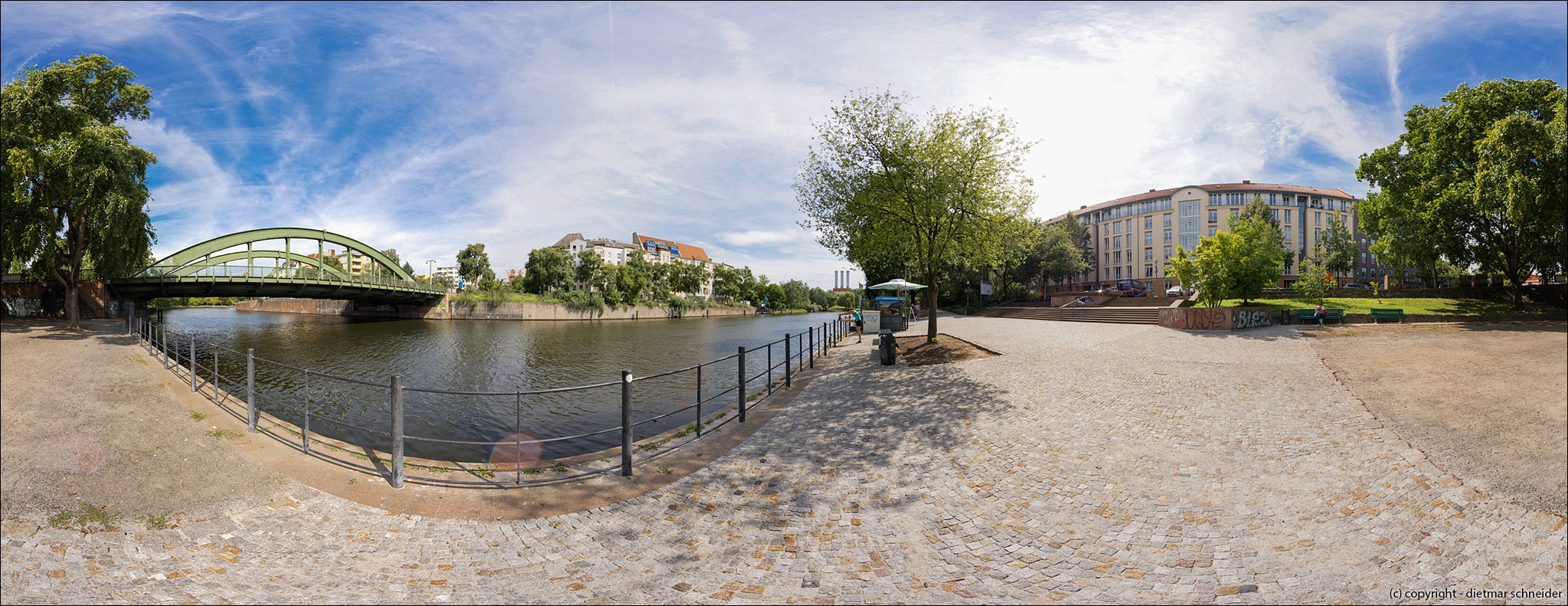 Read more about the article Panorama – Schlossparkbrücke – Spree – Mierendorffinsel – Charlottenburger Ufer (08.08.2017)